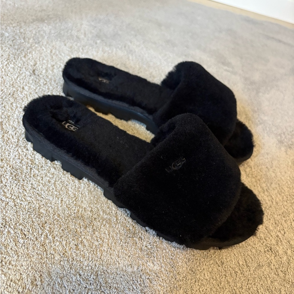 UGG Women's Black Fluffy Slide Slippers